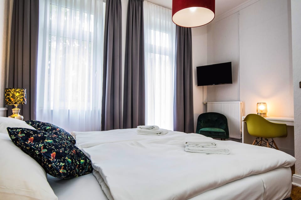 Comfort Double Room | Hypo-allergenic bedding, in-room safe, desk, blackout drapes