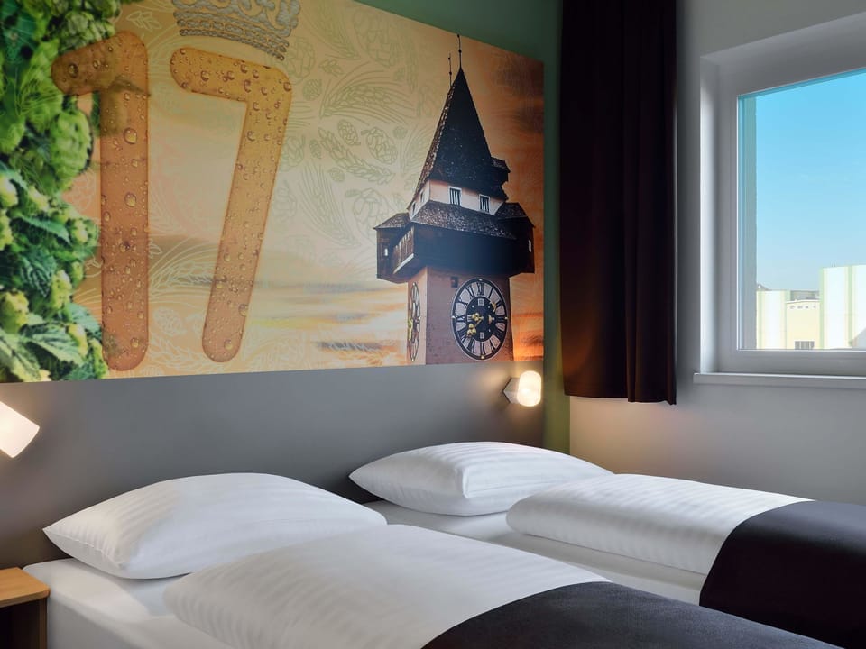 Twin Room | Desk, soundproofing, WiFi (free), bed sheets