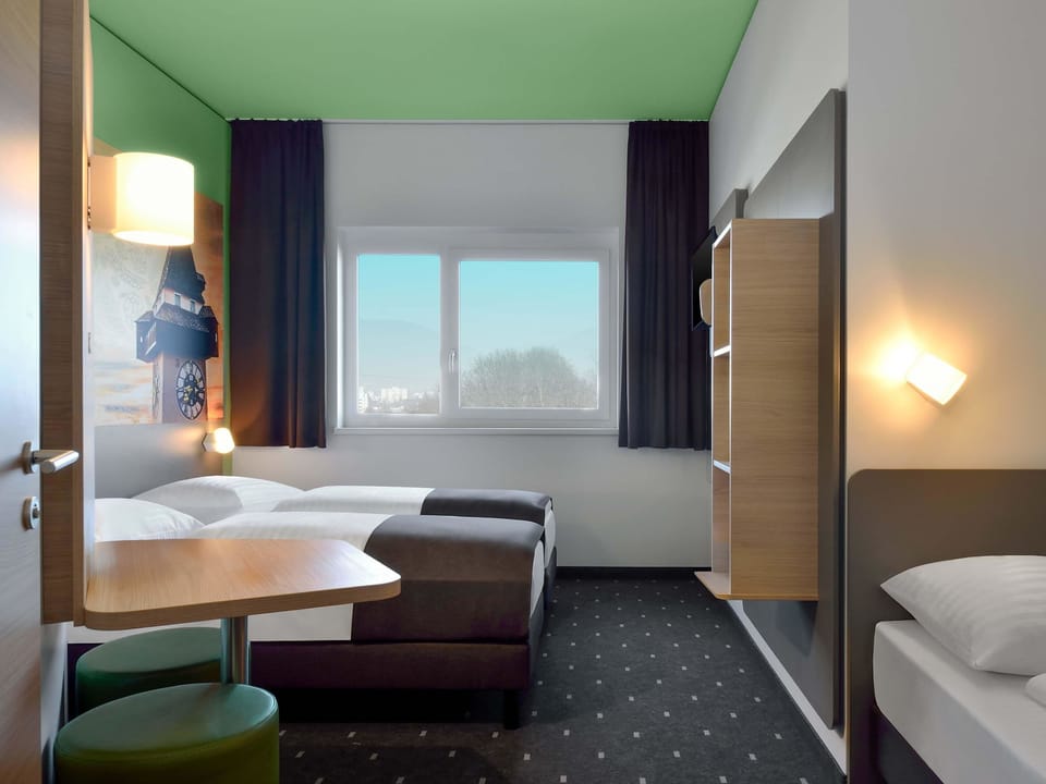 Triple Room | Desk, soundproofing, WiFi (free), bed sheets
