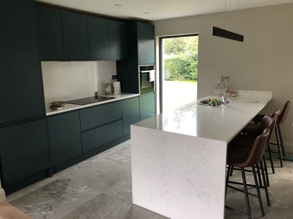 Deluxe House | Private kitchen | Full-size fridge, microwave, oven, stovetop