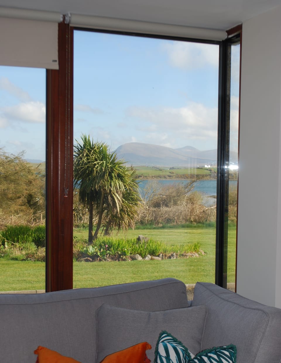 Deluxe House | Living area | 55-inch Smart TV with premium channels, TV, Netflix