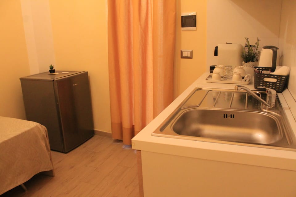 Deluxe Room | Minibar, individually decorated, individually furnished, desk