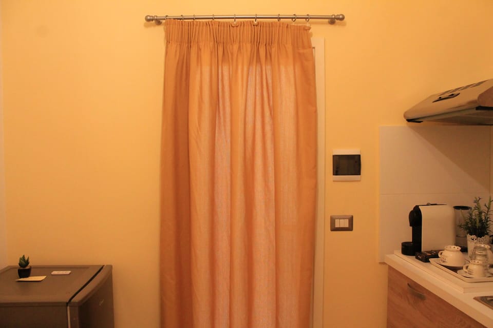 Deluxe Room | Minibar, individually decorated, individually furnished, desk