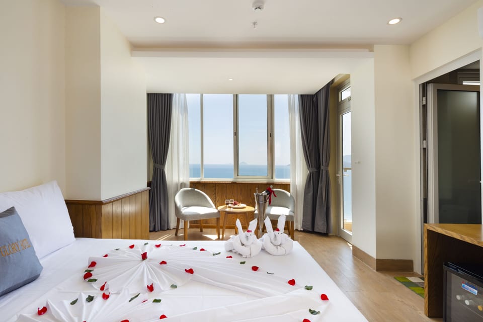 Premier Double Room, Ocean View | Minibar, in-room safe, desk, blackout drapes