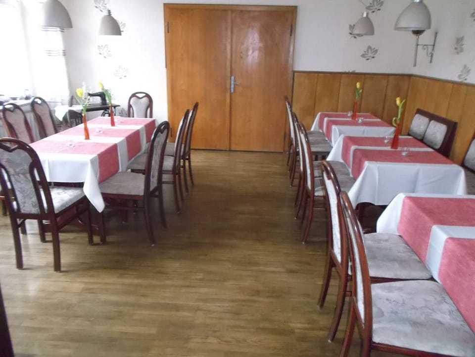 Free daily cooked-to-order breakfast