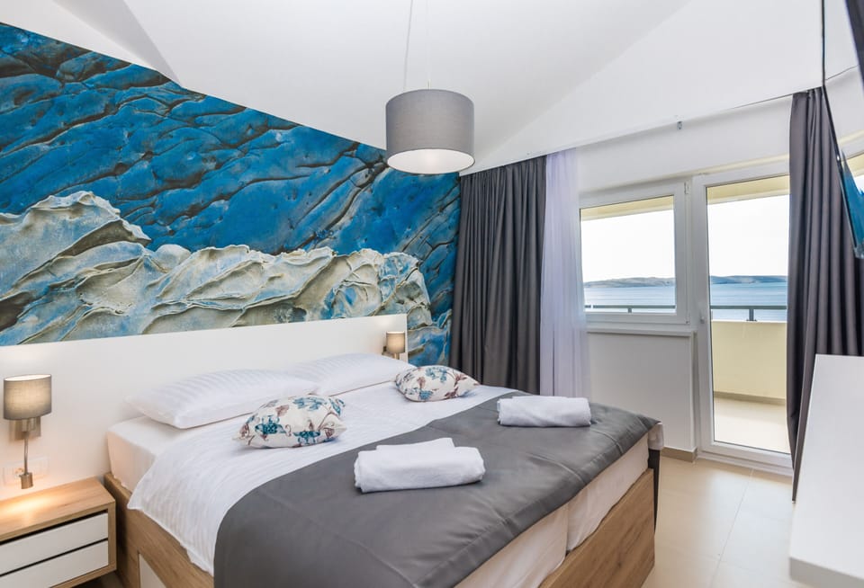 Standard Apartment, 1 Bedroom, Balcony, Beachfront | In-room safe, desk, blackout drapes, WiFi (free)