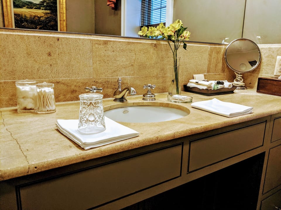 Superior Room | Bathroom | Free toiletries, hair dryer, bathrobes, towels