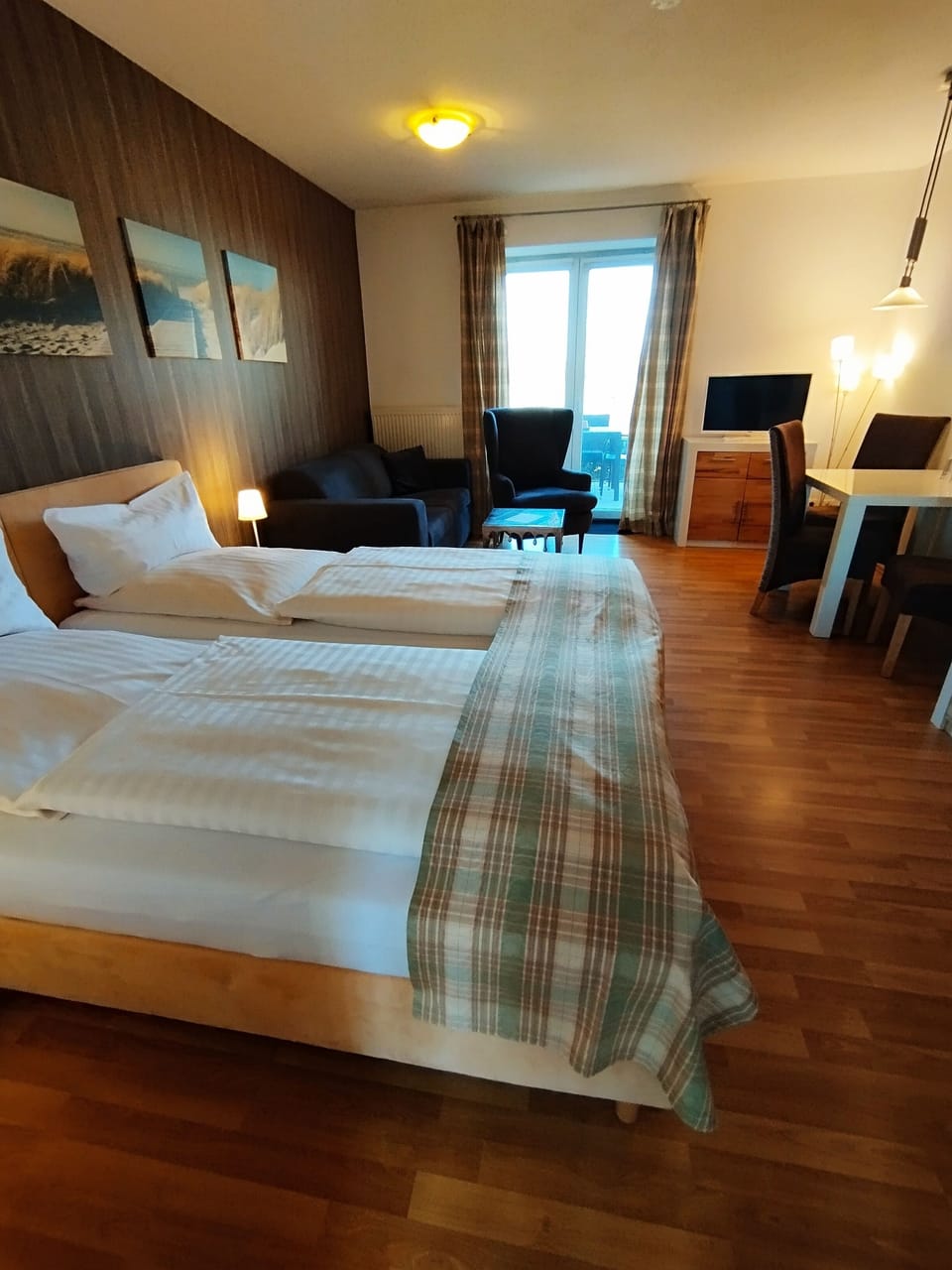 Premium bedding, individually decorated, individually furnished, desk