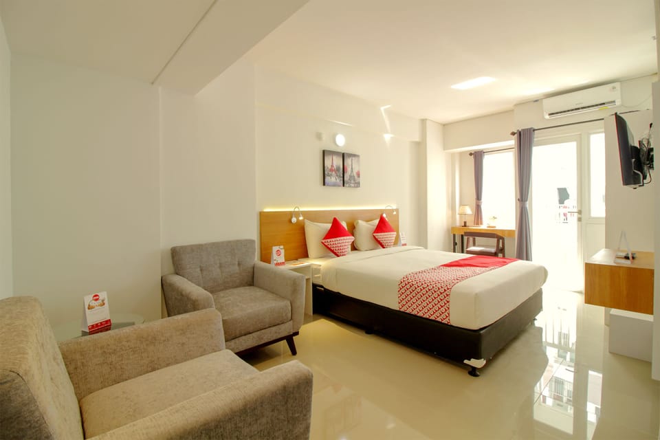 Deluxe Double Room | Desk, free WiFi, bed sheets