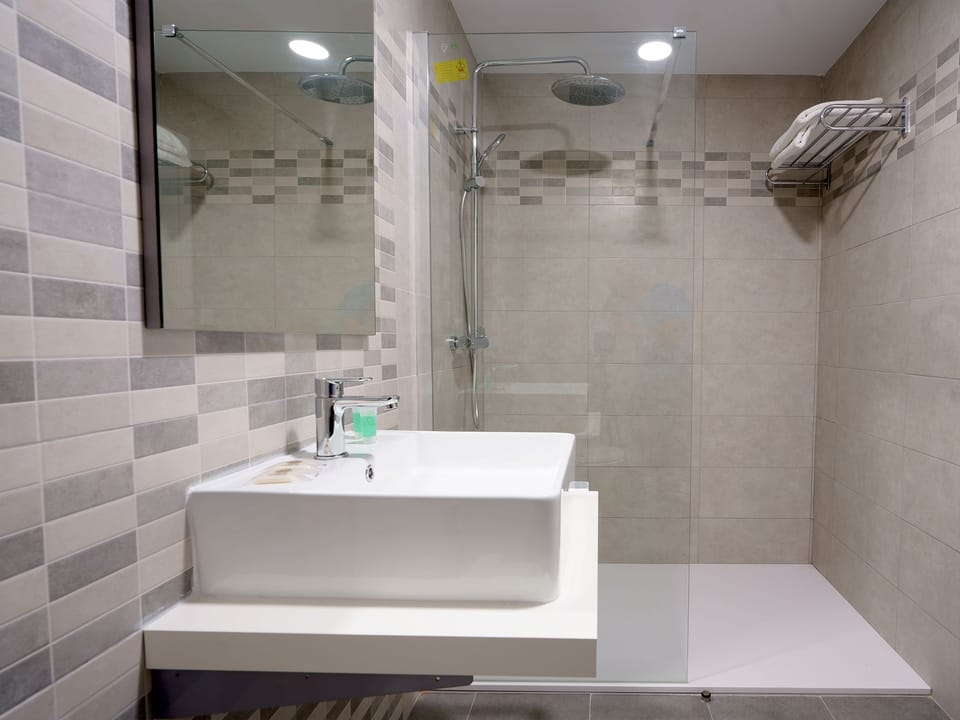 Shower, free toiletries, hair dryer, towels
