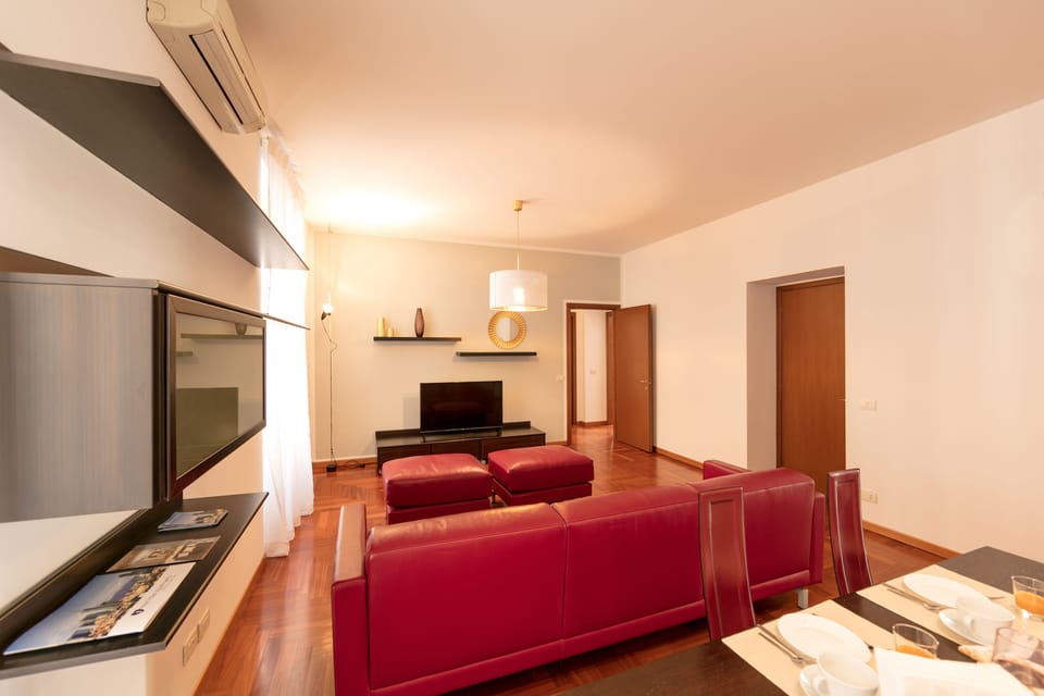 Apartment, 3 Bedrooms | Living area | 52-inch flat-screen TV with digital channels, Smart TV