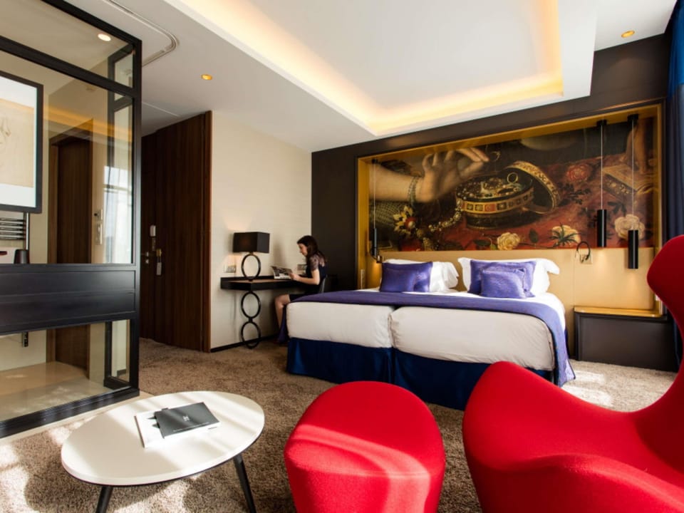 Deluxe Twin Room, 2 Twin Beds (Darcy Square view) | Premium bedding, pillowtop beds, free minibar, in-room safe