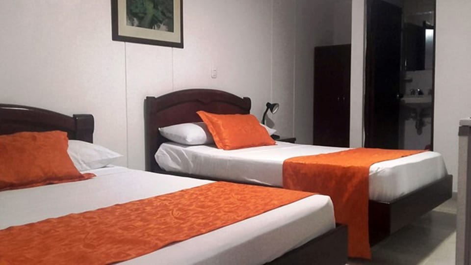 Twin Room | Hypo-allergenic bedding available, minibar, desk, WiFi (free)