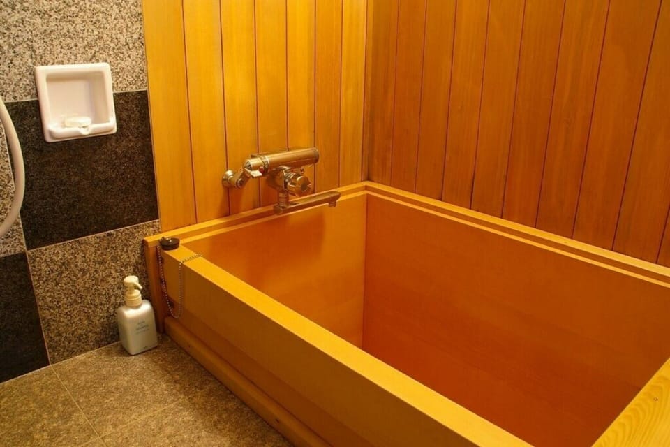 Separate tub and shower, deep soaking tub, free toiletries, hair dryer