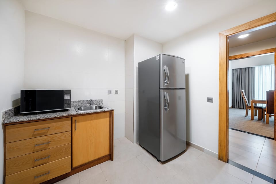 Presidential Suite (Stay with me) | Minibar, in-room safe, desk, laptop workspace