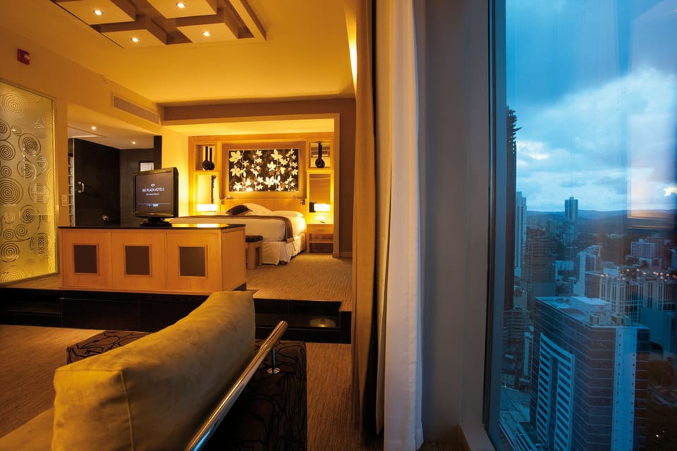 Penthouse (In the heart of the City) | Minibar, in-room safe, desk, laptop workspace