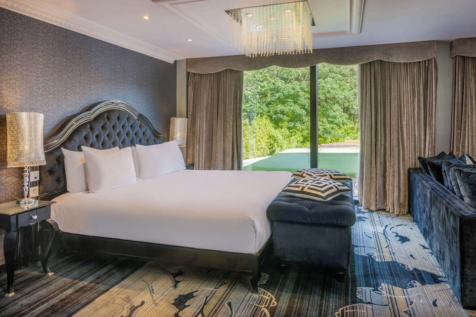 King Syon Suite | In-room safe, desk, laptop workspace, soundproofing