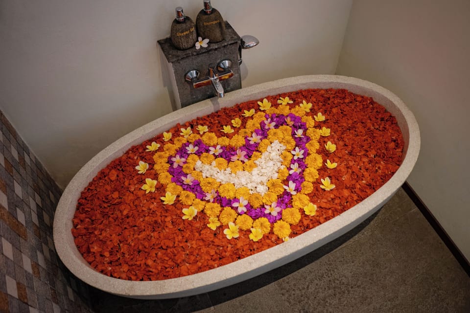 Deluxe Double Room | Bathroom | Separate tub and shower, deep soaking tub, towels