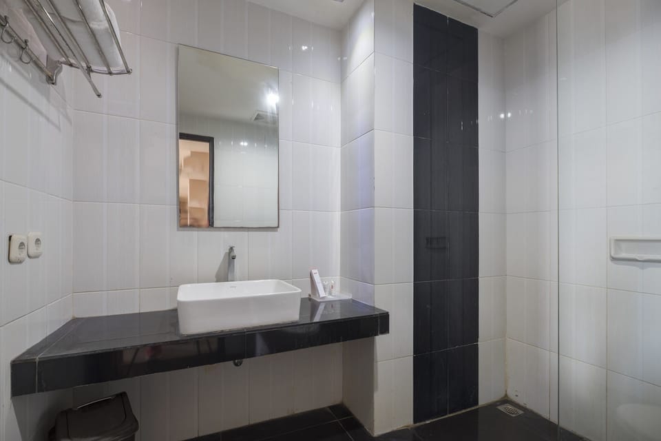 Shower, towels