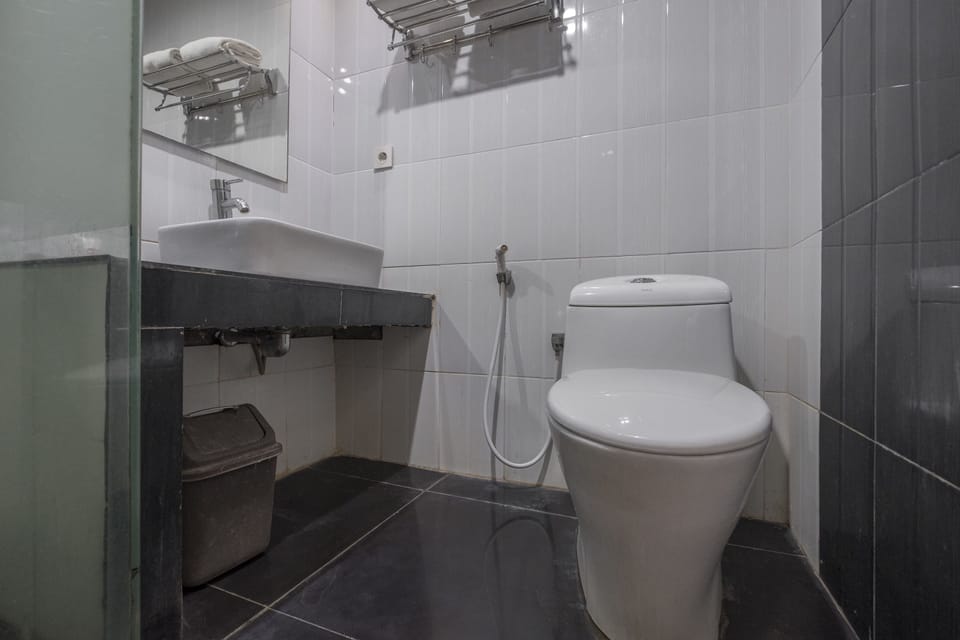 Shower, towels
