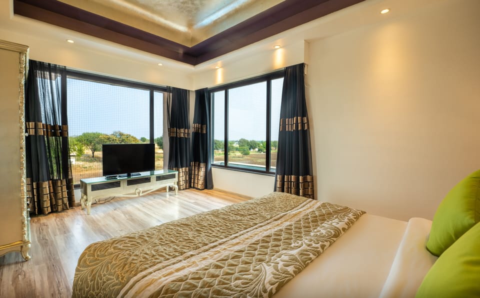 Presidential Suite | In-room safe, iron/ironing board (on request), rollaway beds (surcharge)
