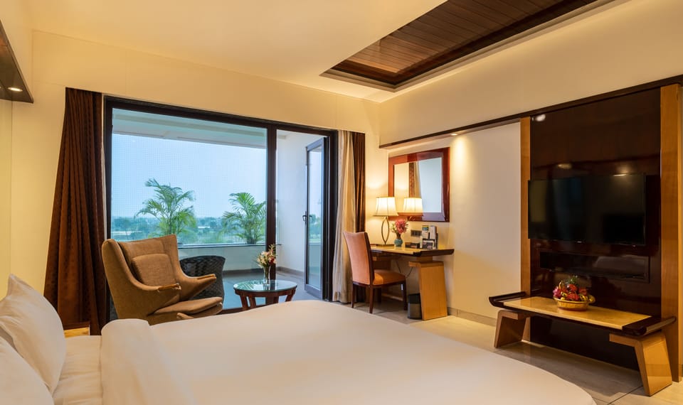 Executive Room | In-room safe, iron/ironing board (on request), rollaway beds (surcharge)