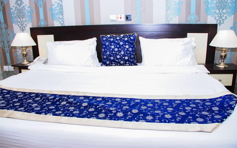 Executive Room | Desk, laptop workspace, free WiFi, bed sheets