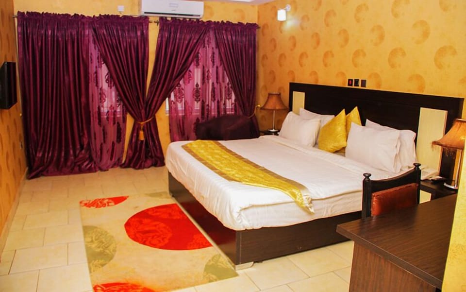 Desk, laptop workspace, free WiFi, bed sheets