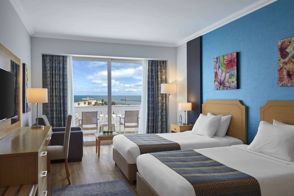 Superior Twin Room, Sea View | Minibar, in-room safe, desk, bed sheets