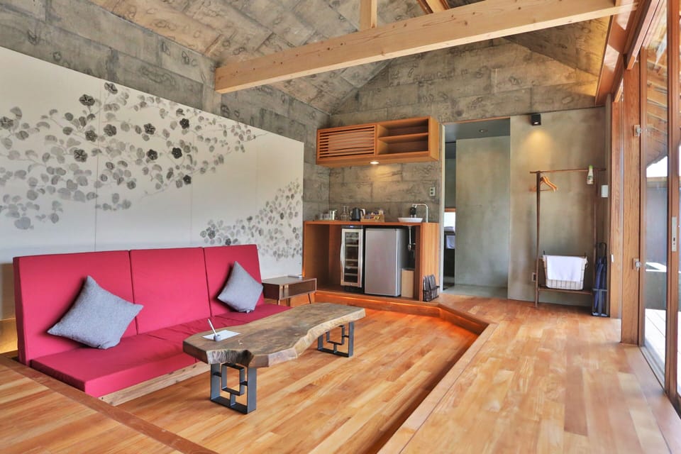 Kawasemi no su (Mukaka Villa) | Living room | Flat-screen TV