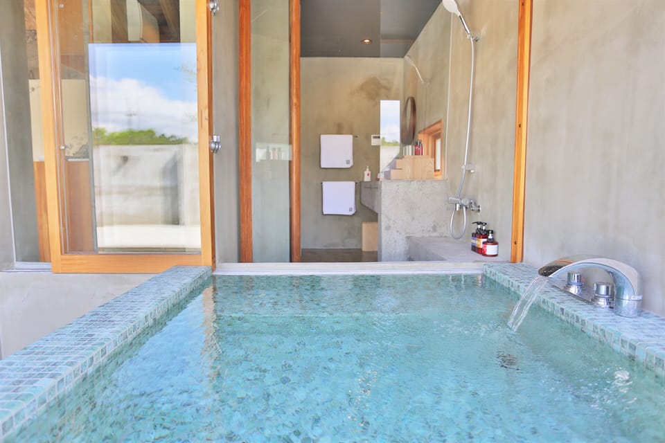 Kawasemi no su (Mukaka Villa) | Bathroom sink