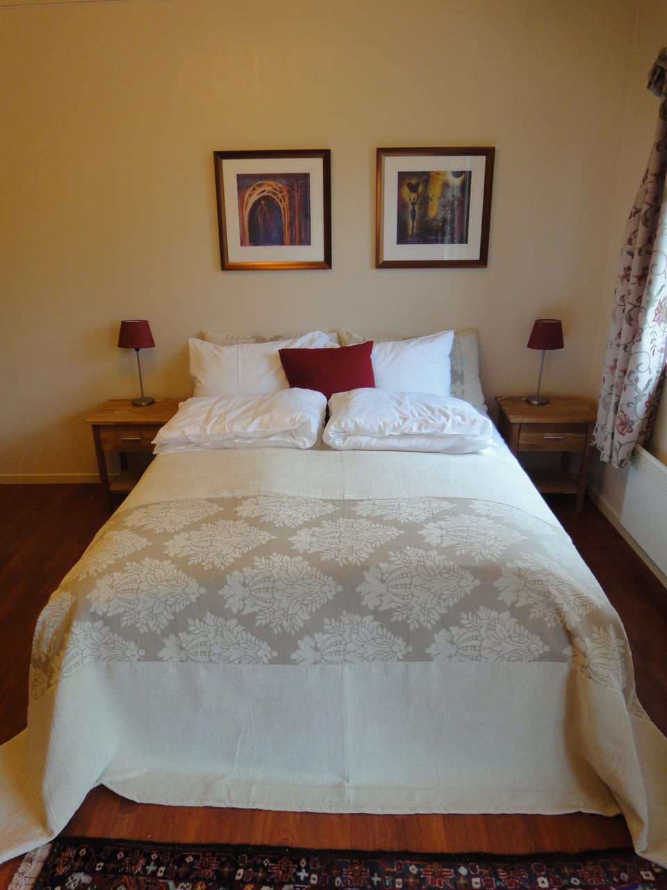 Individually decorated, blackout drapes, free WiFi