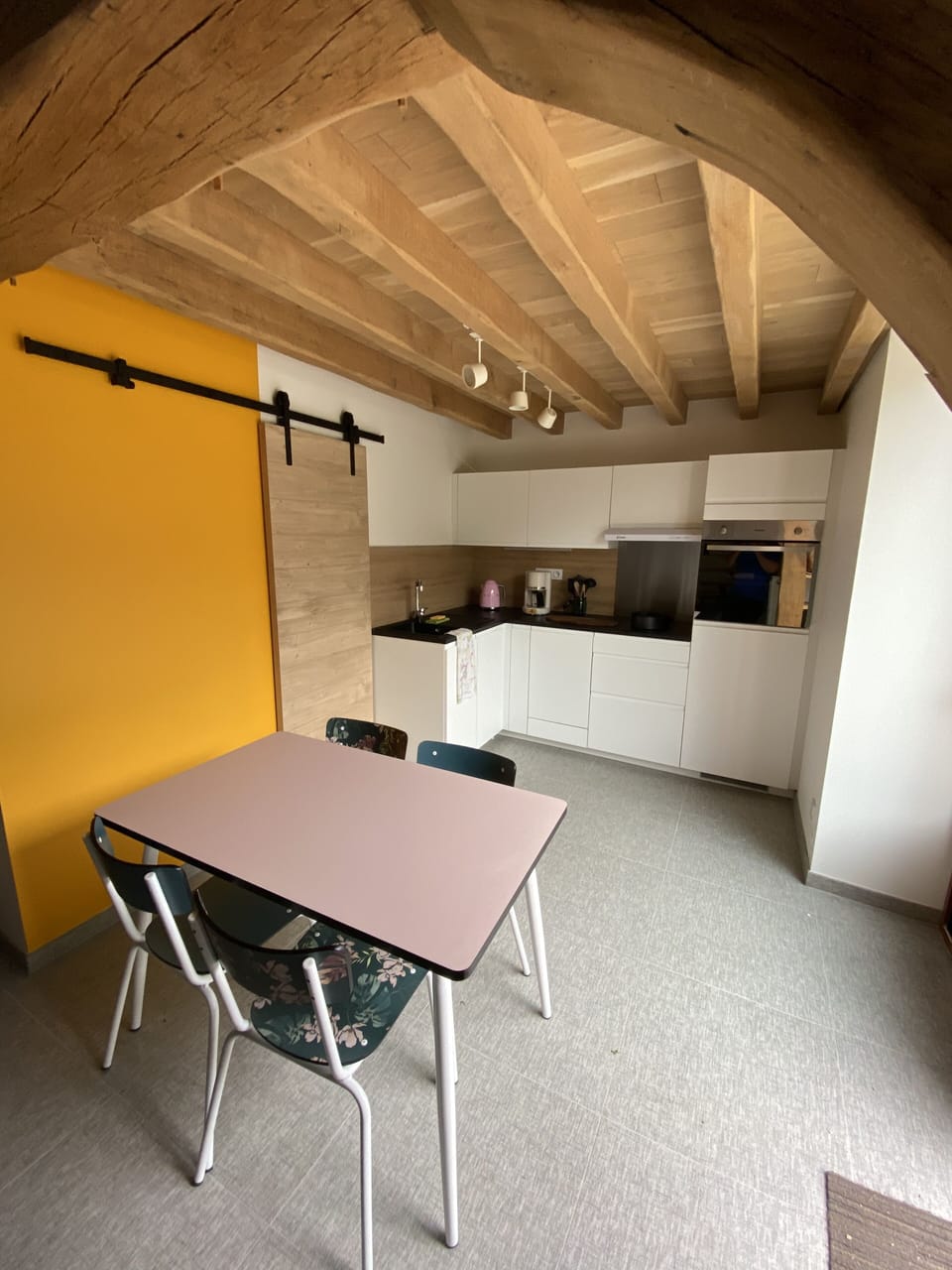 Exclusive Apartment | Private kitchen | Coffee/tea maker, electric kettle