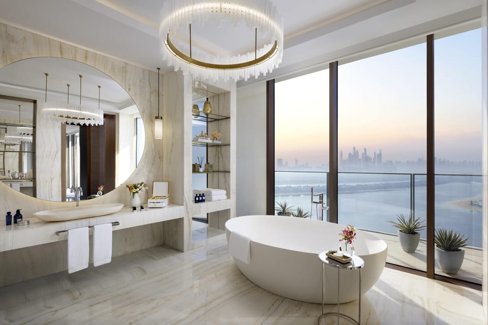 Royal Mansion | Bathroom | Separate tub and shower, free toiletries, hair dryer, bathrobes