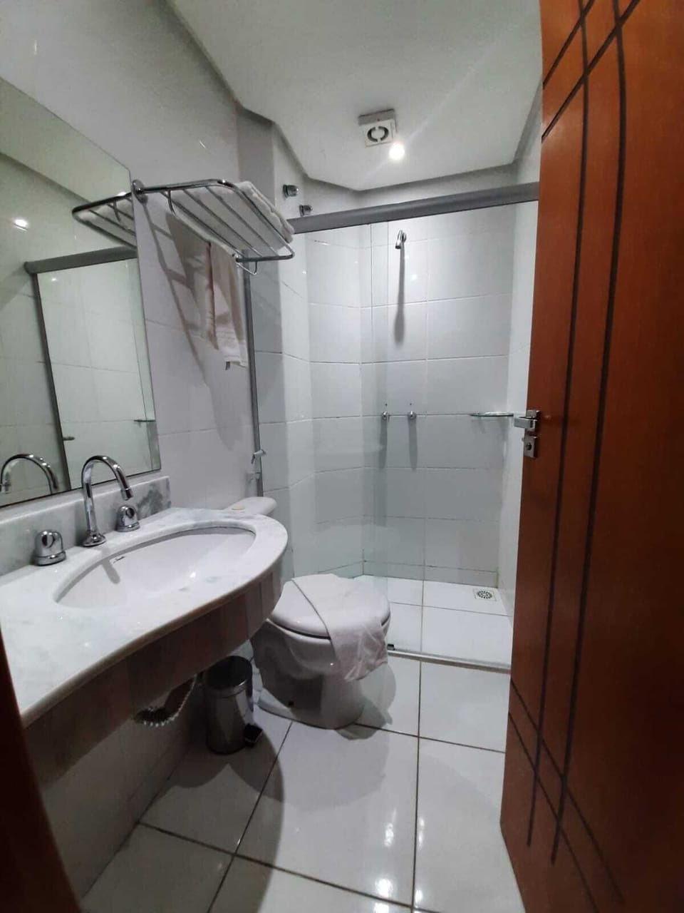 Shower, towels