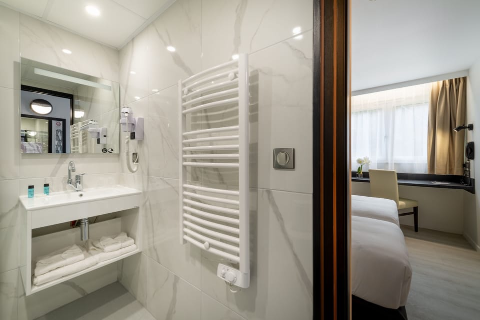 Basic Twin Room, 2 Twin Beds | Premium bedding, individually decorated, individually furnished, desk