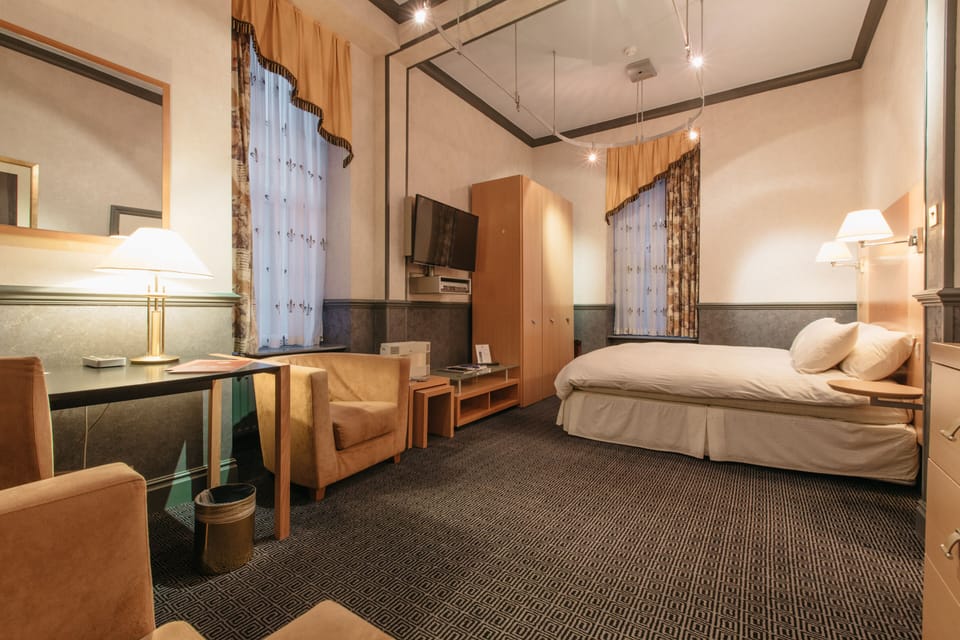 Luxury Double Room | In-room safe, desk, laptop workspace, blackout drapes