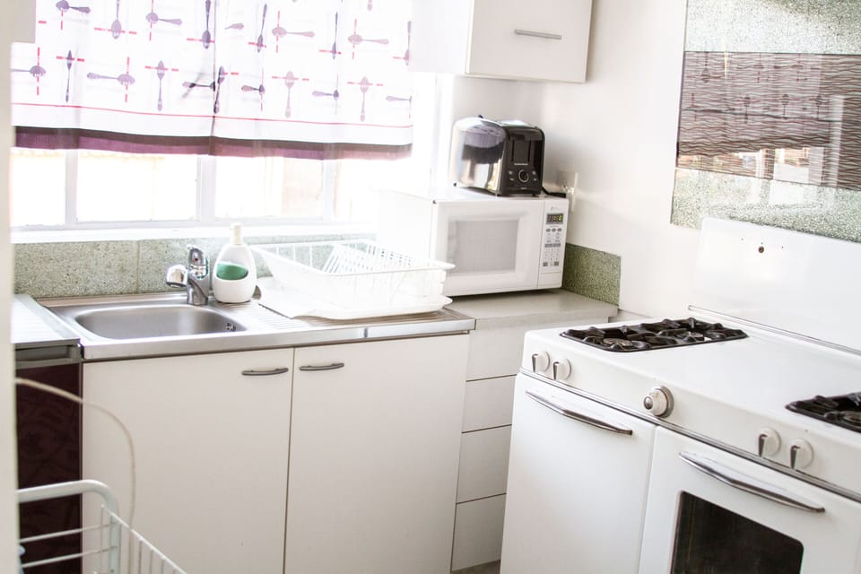 Business Studio Suite | Private kitchen | Griddle