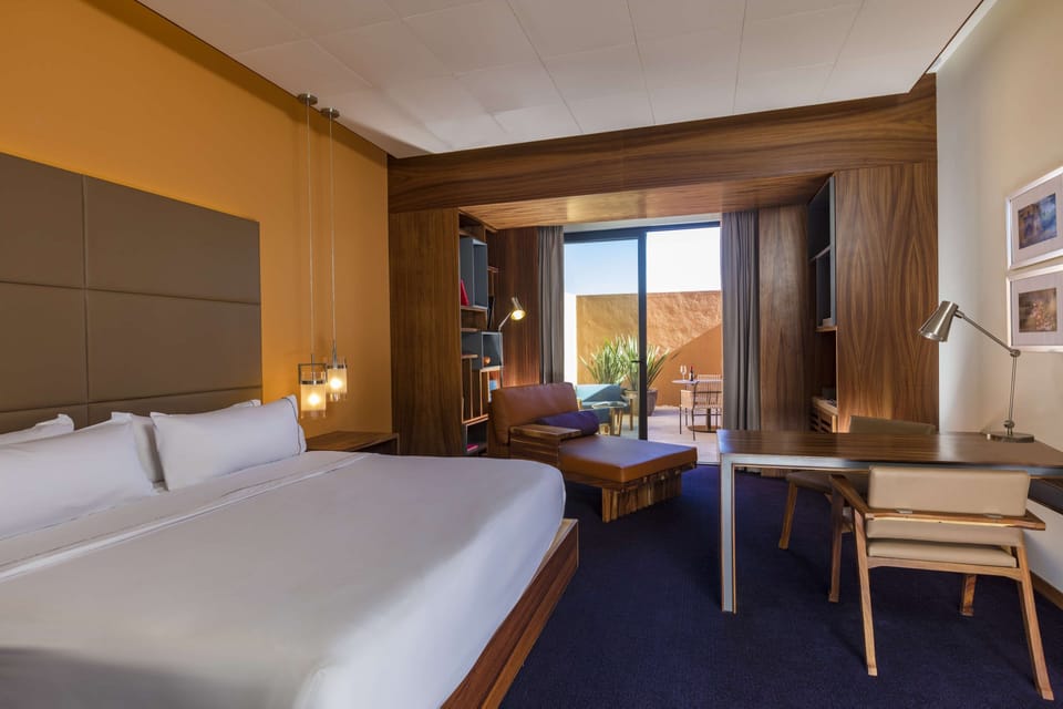 Room, 1 King Bed | In-room safe, desk, laptop workspace, blackout drapes