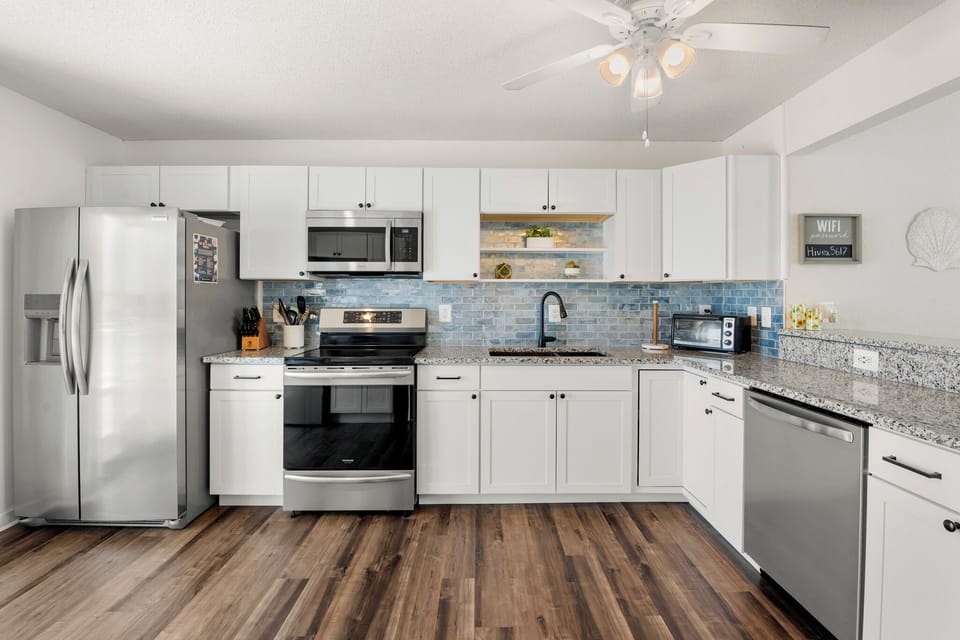 DR40: The Salty Pearl | Top Level Kitchen