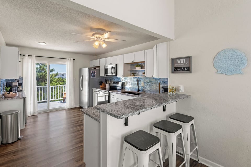 DR40: The Salty Pearl | Top Level Kitchen