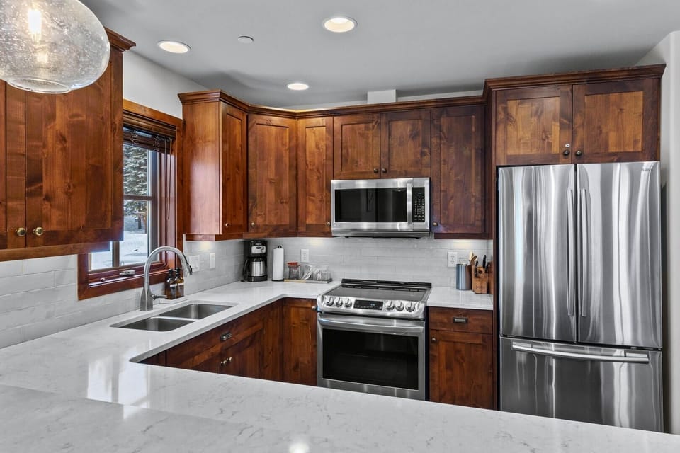 Townhome, 3 Bedrooms | Private kitchen | Fridge, microwave, stovetop, dishwasher
