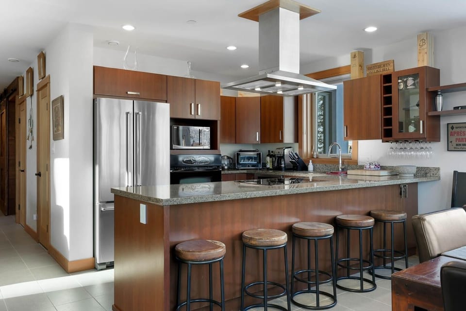 Cottage, 3 Bedrooms | Private kitchen | Fridge, microwave, stovetop, dishwasher