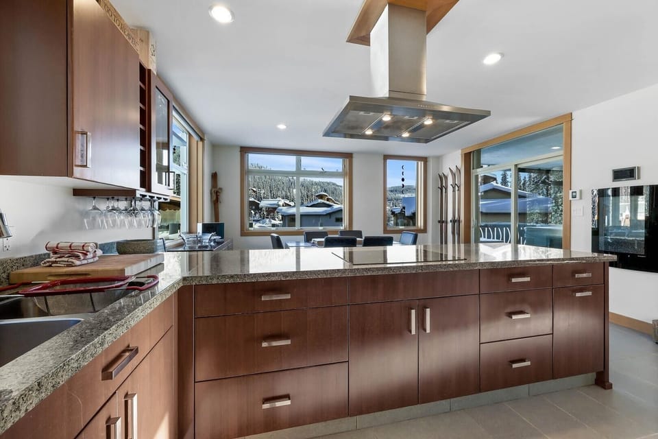 Cottage, 3 Bedrooms | Private kitchen | Fridge, microwave, stovetop, dishwasher