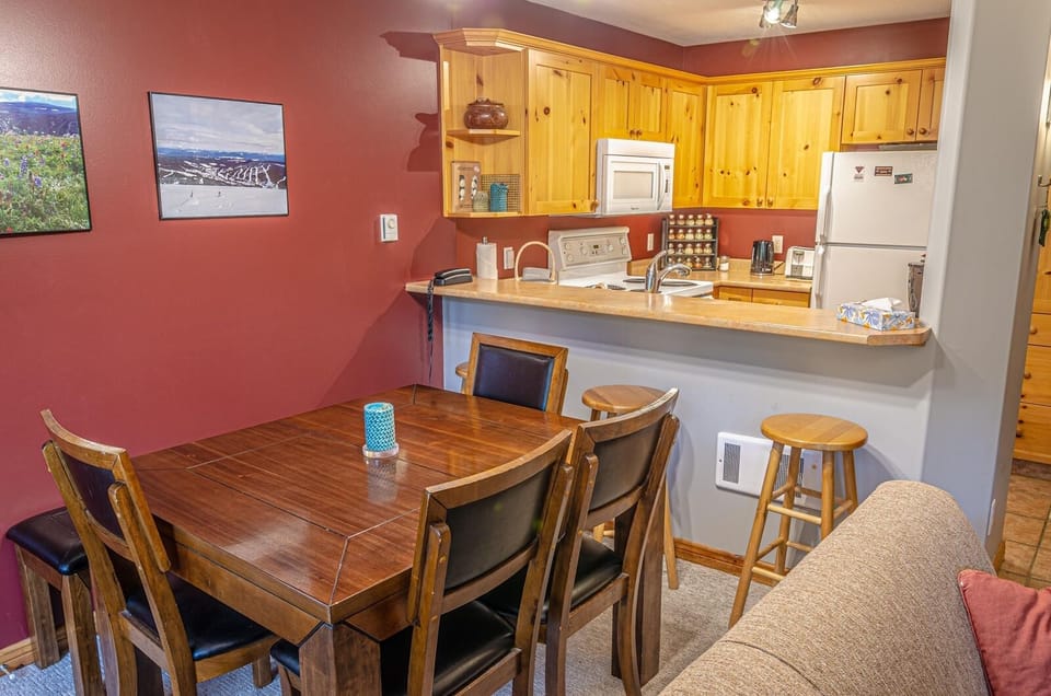 Condo, 3 Bedrooms | Dining