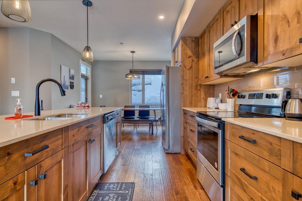 Townhome, 3 Bedrooms | Private kitchen