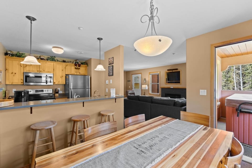 Condo, 2 Bedrooms | Private kitchen | Toaster