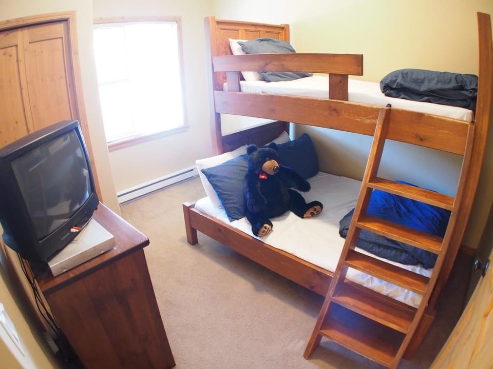 Condo, 3 Bedrooms | 3 bedrooms, WiFi (free), bed sheets