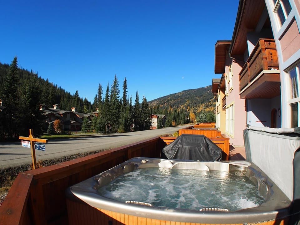 Condo, 3 Bedrooms | Outdoor spa tub