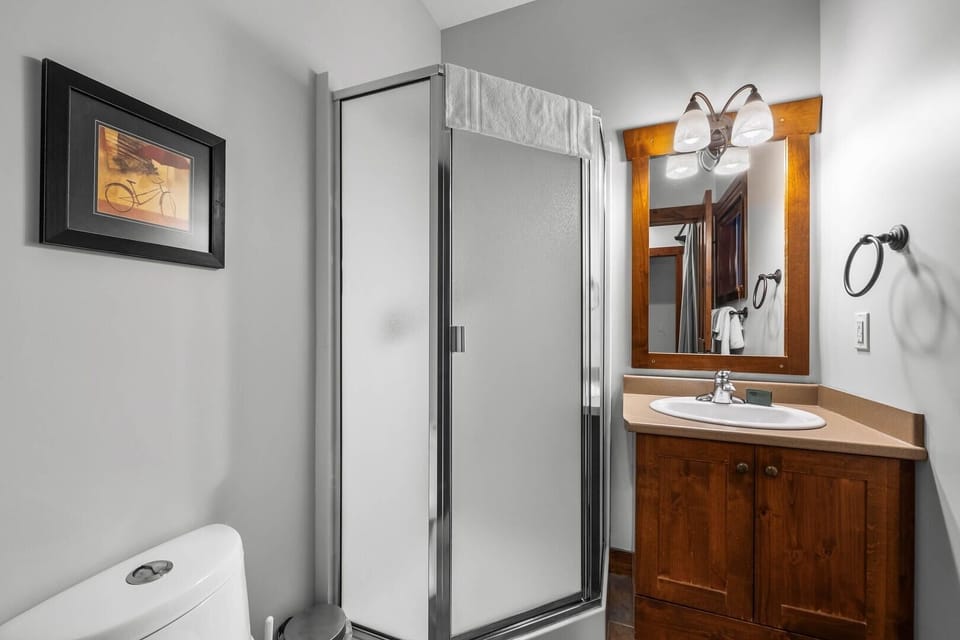Trappers Landing #11 Apartment in British Columbia